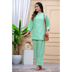 Suit which is beautifully with pants